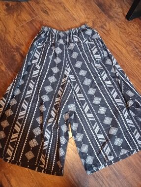 Official Harem Pants Brand Elephant Print Wide Leg Capri Pants